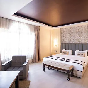 Lavie And Hotel